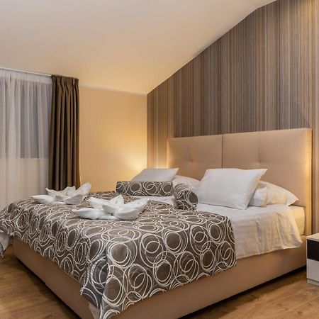 Hotel Tomazici Santalezi Eksteriør bilde
